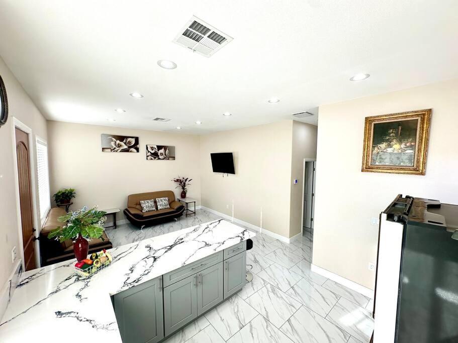Vila New Renovated House In Little Saigon Midway City Exteriér fotografie