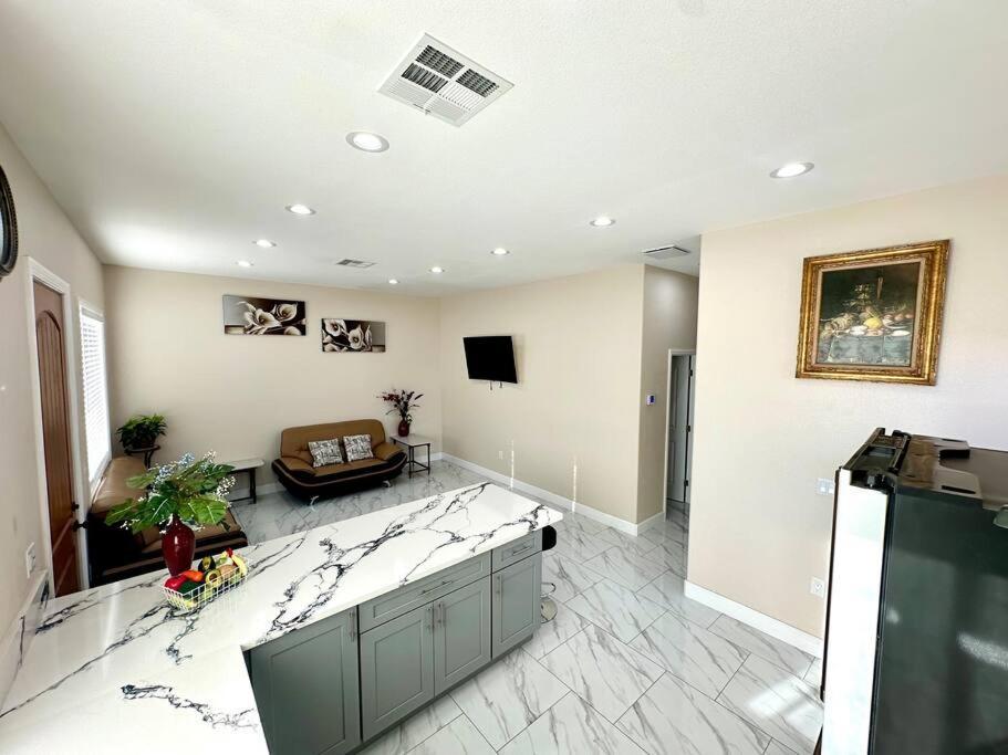 Vila New Renovated House In Little Saigon Midway City Exteriér fotografie